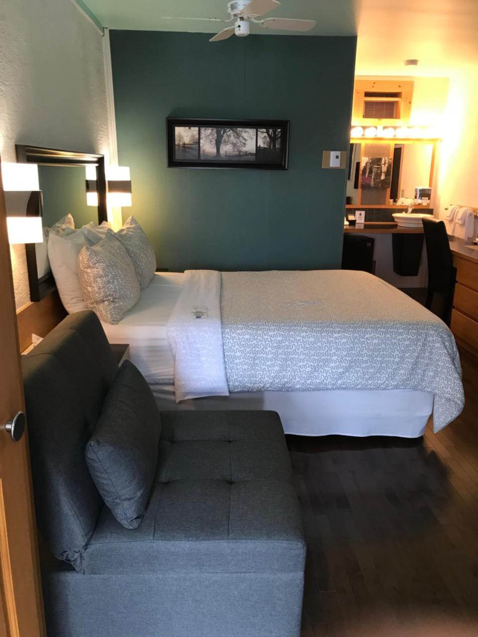 Standard Queen Room,890104051:JPEG