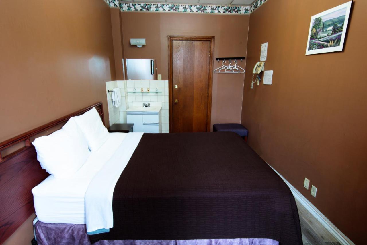 Economy Kamer met Gedeelde Badkamer