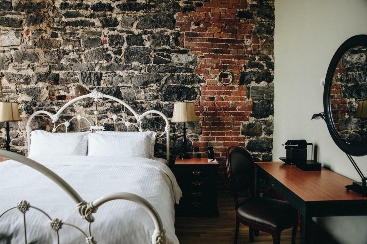 Signature King Room St Laurent River Front