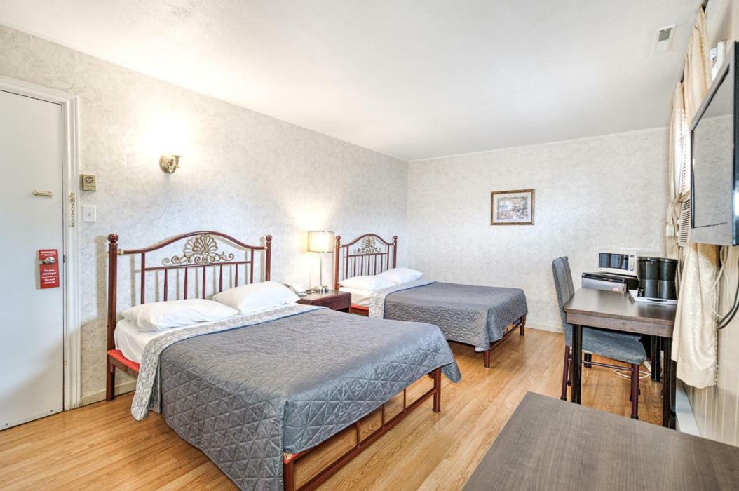 Economy Double Room,909734626:JPEG