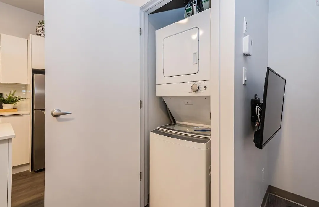 New Urban And Well Located 1 Bedroom Apartment By Den Stays-1
