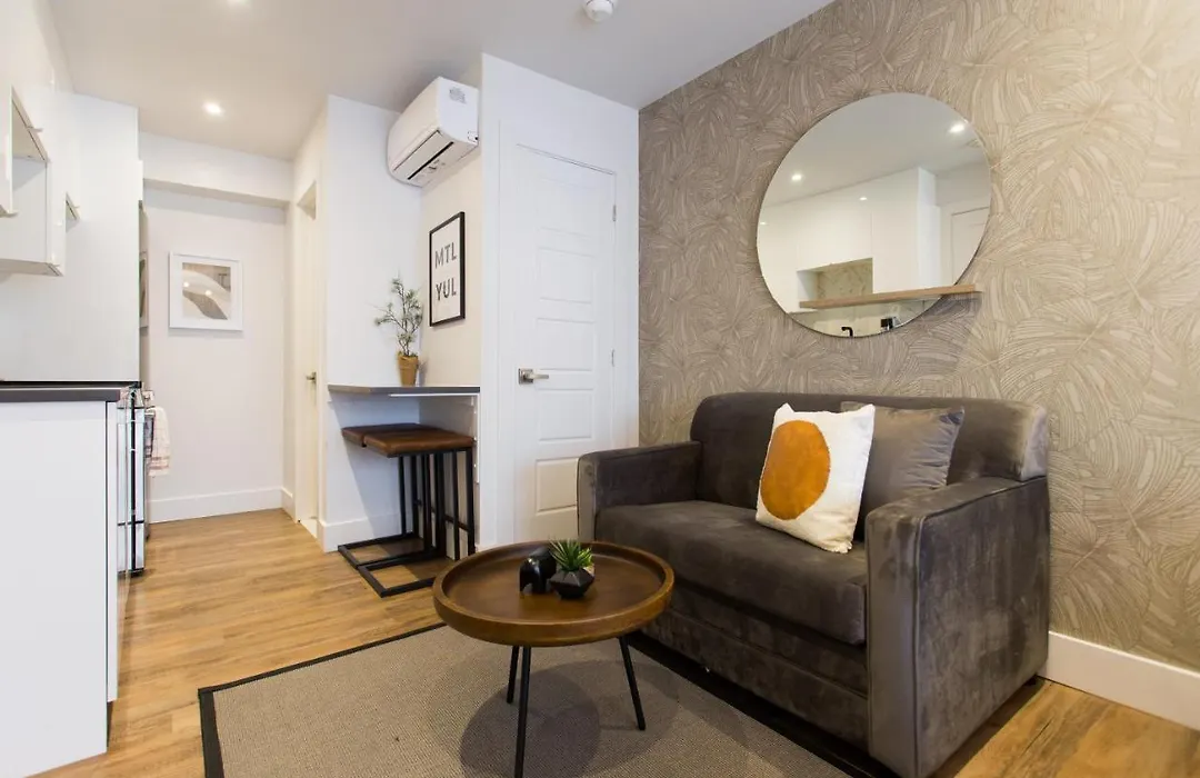 Blue Oasis Studio With Full Kitchen And Bath By Den Stays-1