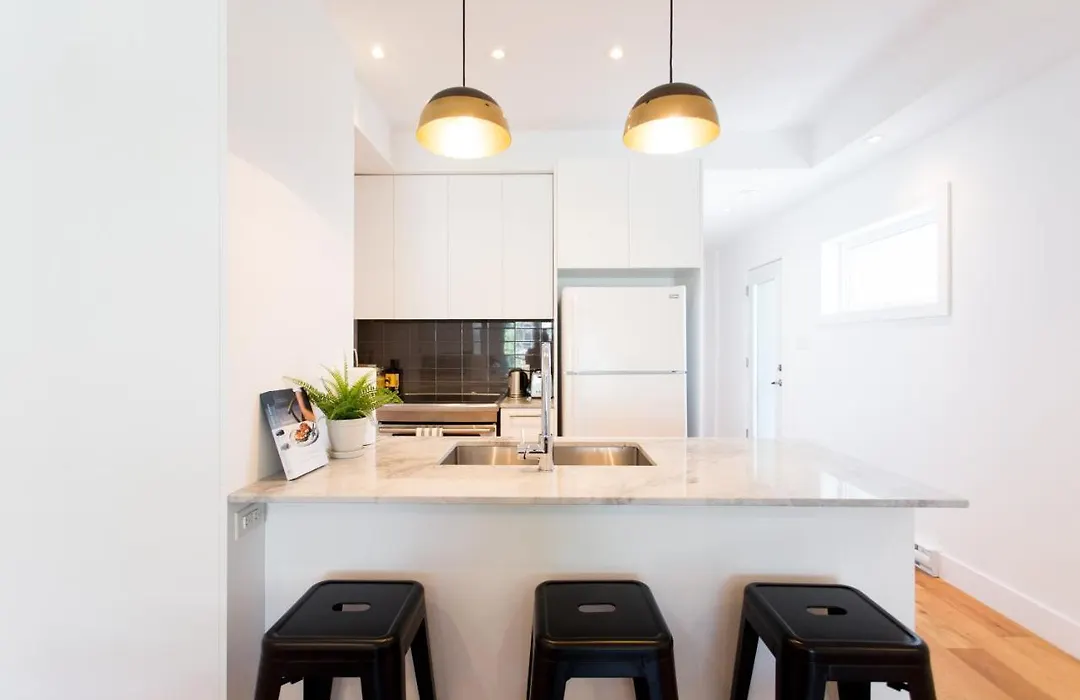 Little Italy Spacious 2 Bedroom Condo Free Parking-1