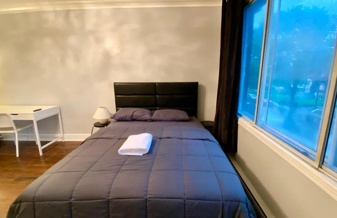 Montreal Home - Affordable Rooms With Smart Tv, Shared Kitchen-1