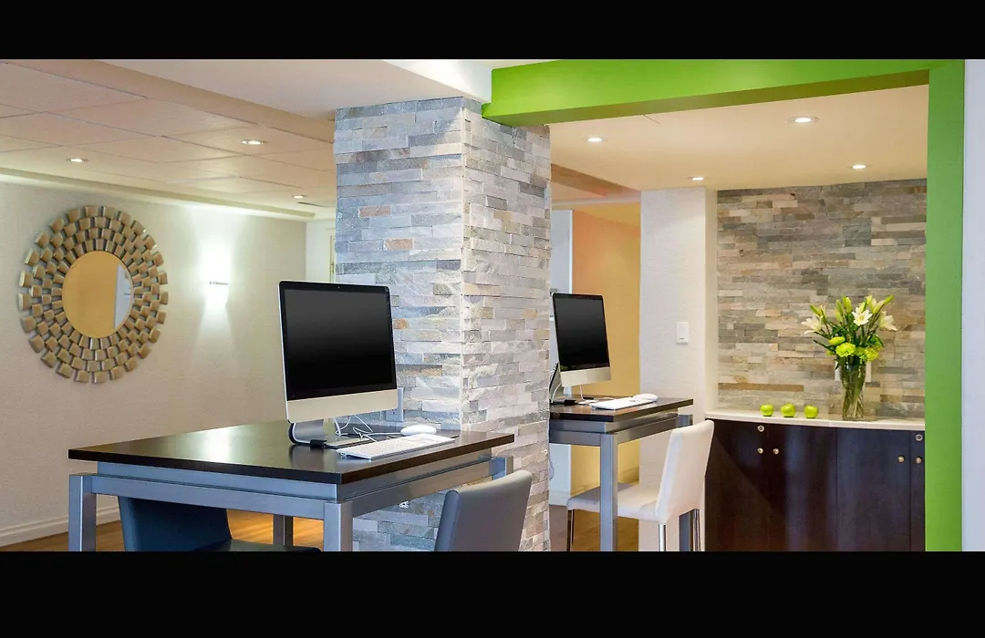 Spark By Hilton Montreal Brossard-1