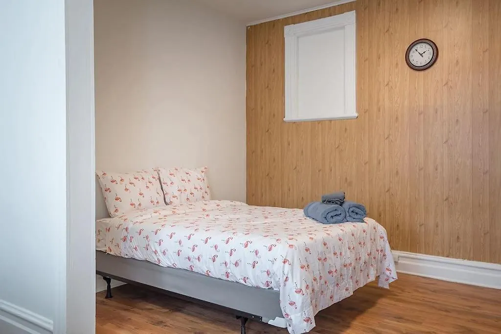 Bright And Vibrant 3Beds In The Heart Of Mtl-1