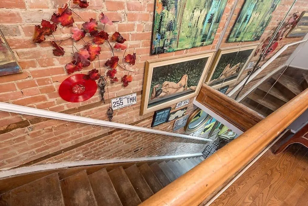 Stunning 2Bedr Apartment In The Heart Of Downtown-1