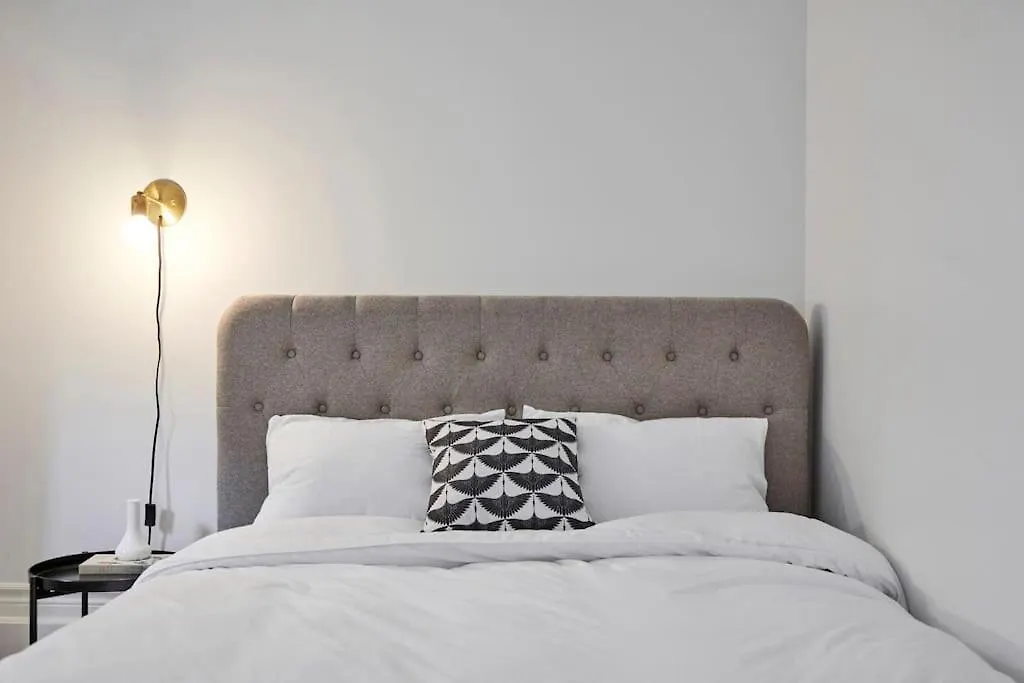 Spacious & Stylish 4Br In The Heart Of Montreal #5-1