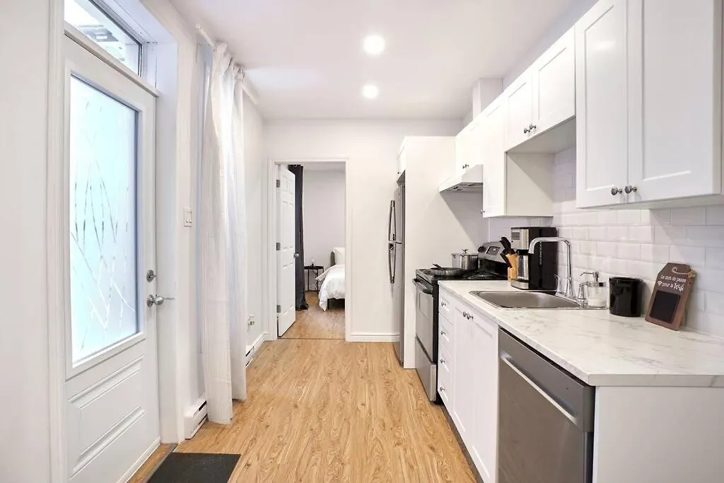 Beautiful 2-Bedroom Downtown Mtl With Free Coffee And Parking-1