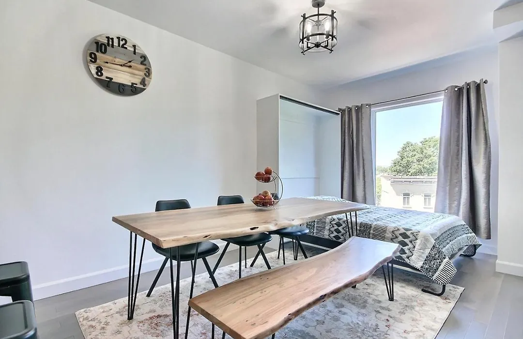 Charmant Condo 2 Bedrooms, 4 Beds, Free Parking, Gym-1