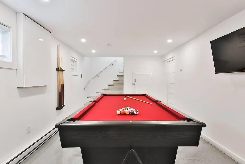 Gorgeous - Spacious - Parking - Pool Table-1