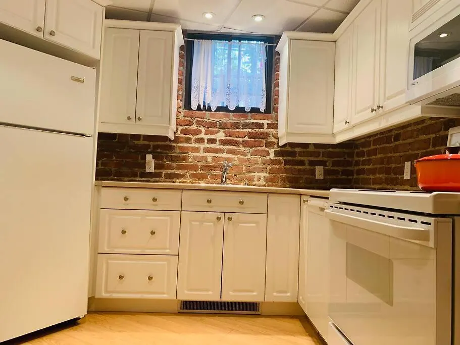Cozy 2 Bedroom Parking, Ac, Monkland-1