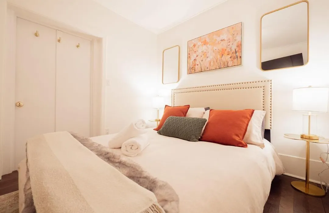 Large Historical Apt In Center Of Montreal-1