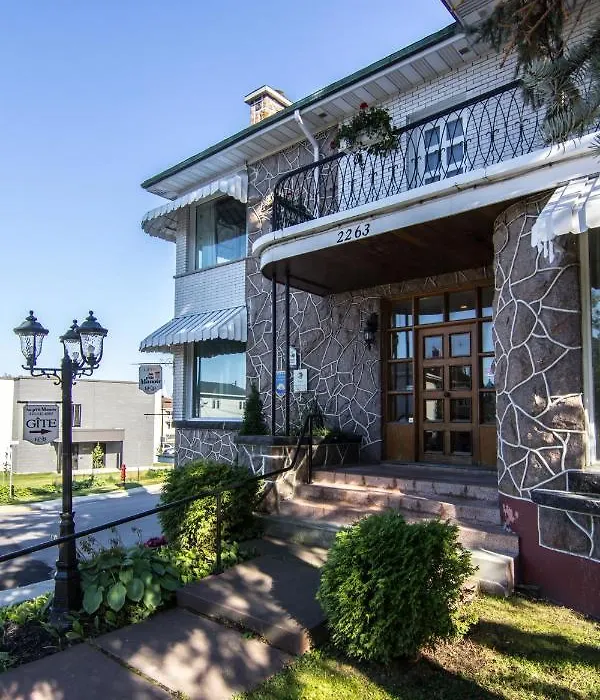 Gite Au P'tit Manoir B&B-1