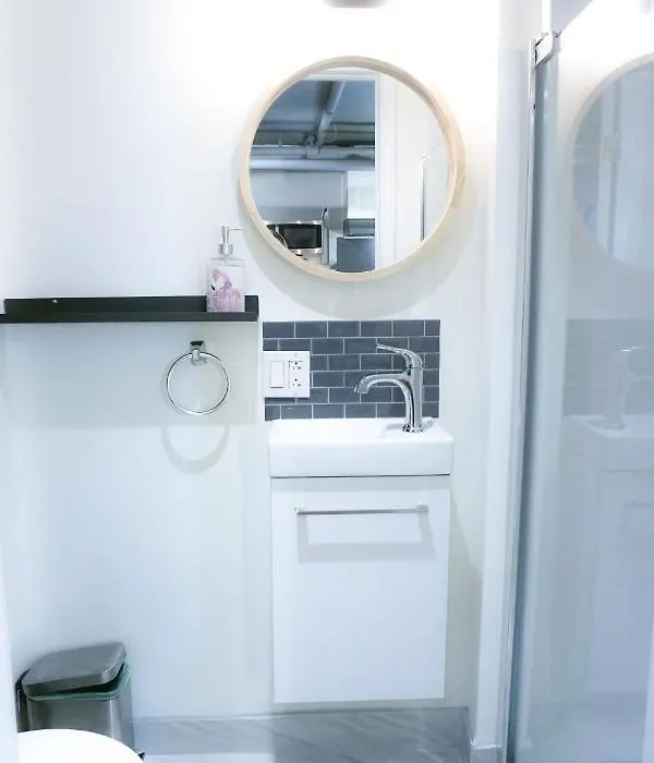 Cozy Apartment In Ahuntsic With Free Parking And Near Metro Station-1