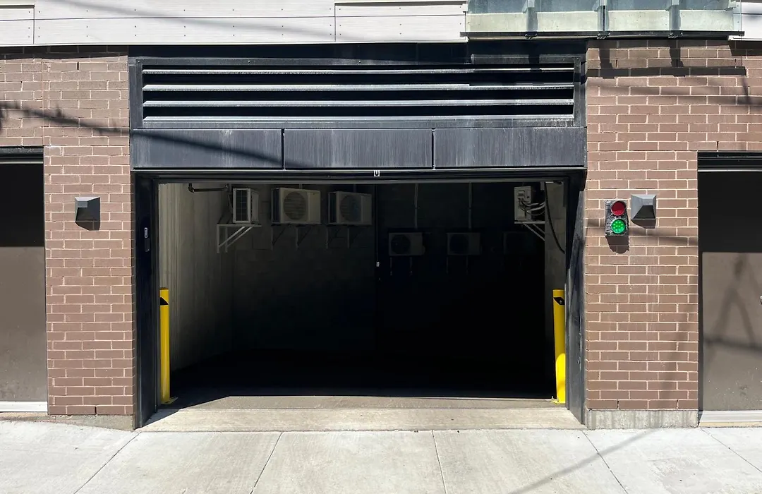 Initial / Fleuriste +Parking / Centre-Ville Qc-1