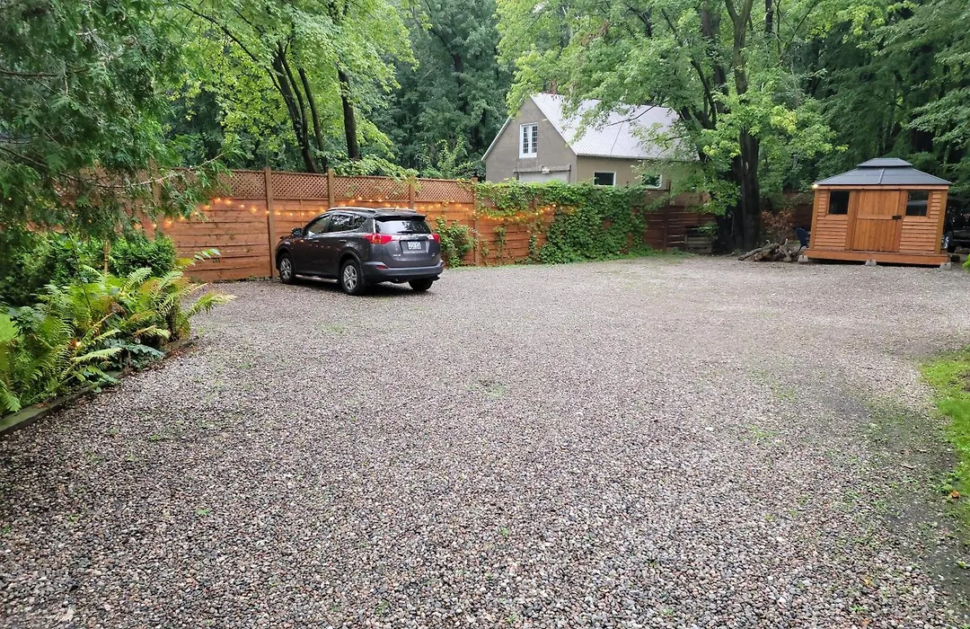 Kokomo Inn: Tropical Riverfront B&B for Adults on Capital Cycling Route-1