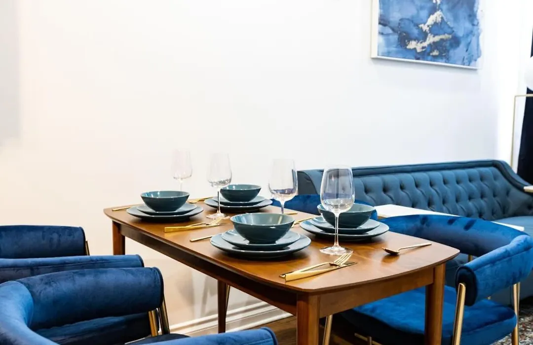 M11 Stylish Cute 3Br In The Heart Of The City-1