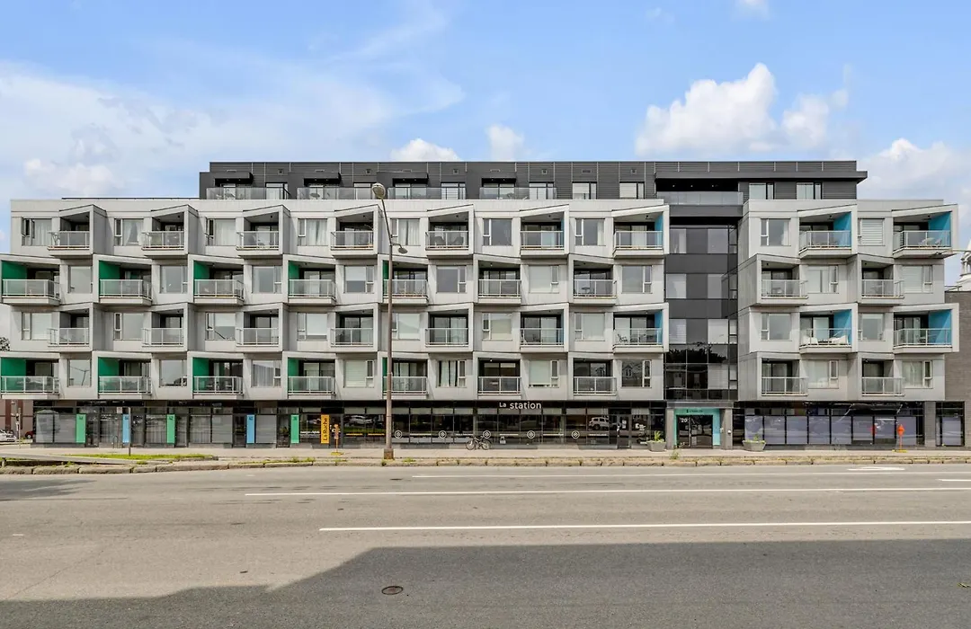 Initial / Wave + Parking / Centre-Ville De Quebec-1