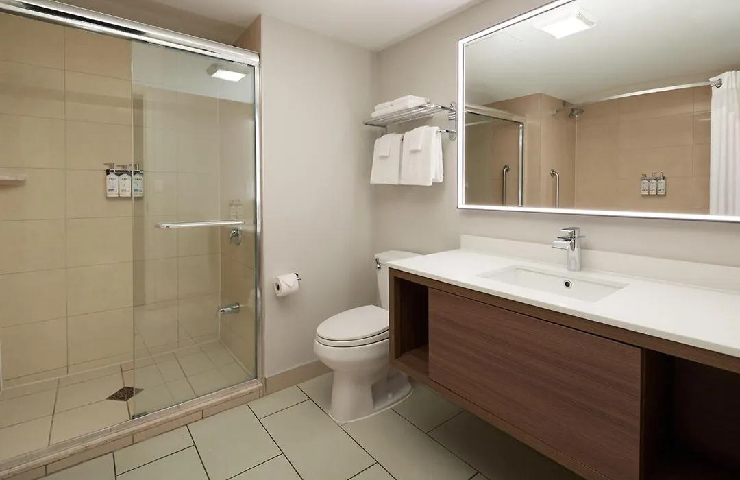 Holiday Inn & Suites Montreal Airport By Ihg-1