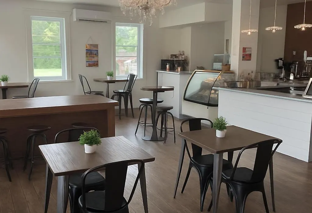 Le 900 Tremblant Inn Cafe And Bistro-1