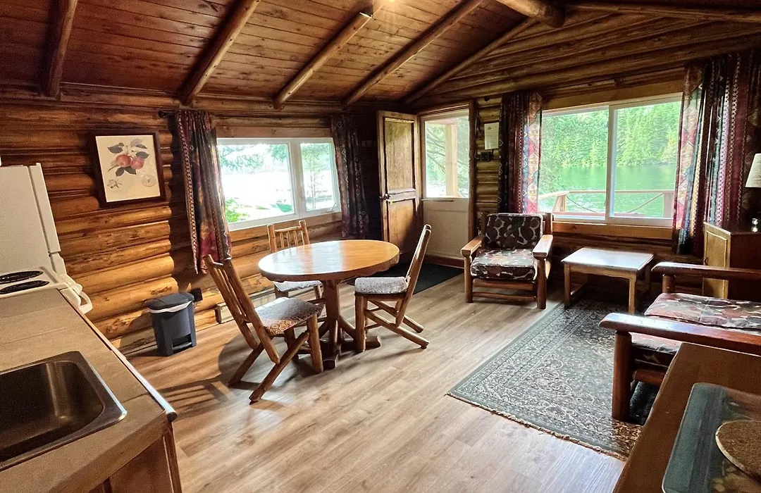 Kan-A-Mouche Pourvoirie Auberge Et Chalets-1