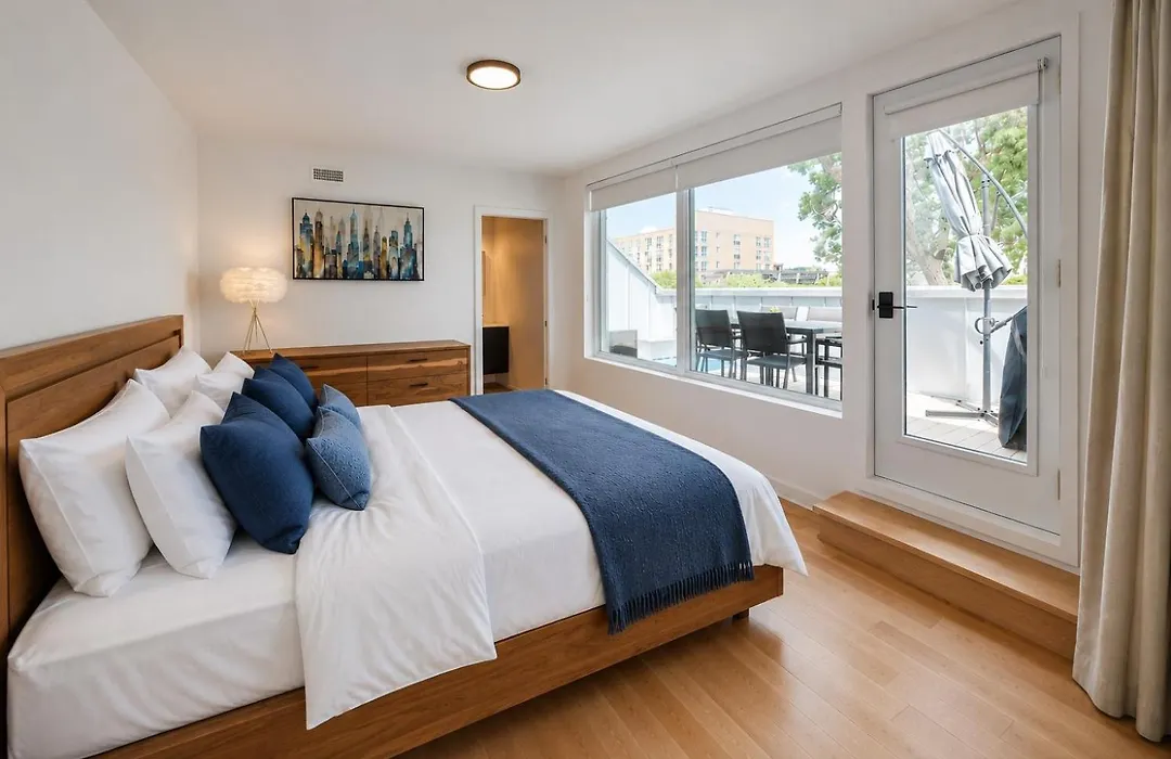 Luxury Penthouse 3Bedrooms 2Bathrooms Downtown Private Roof Terrace Presented By Tripmontreal-1