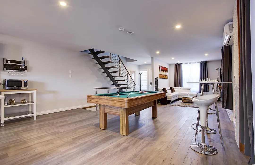 Modern Townhouse With Rooftop Deck-1