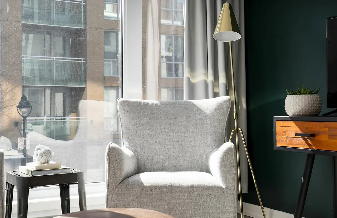 Serene Studio In Quartier Des Spectacles By Sonder-1