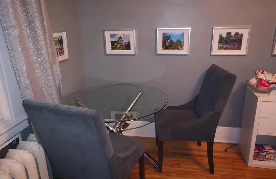 Room With King Bed In Shared 3 Bedroom Downtown-1