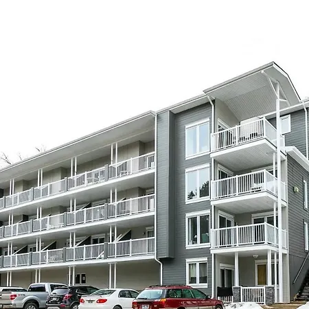 Charming Redesigned Condo-10 Minutes From Mountain-2