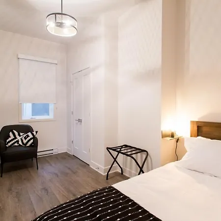 Huge 2 Bdr With Balcony In Mile End By Den Stays-3