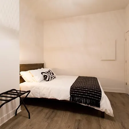 Huge 2 Bdr With Balcony In Mile End By Den Stays-2