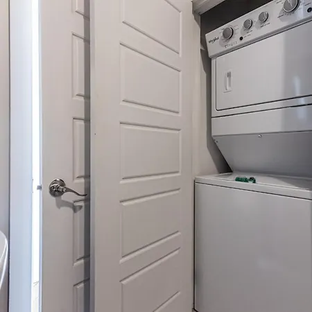 Welcoming And Homey Unit Near Mount Royal By Denstays-2