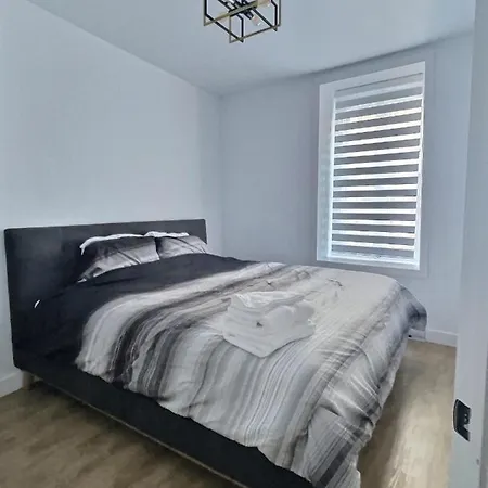Appartement Prestigieux En Plein Centre-Ville!-3