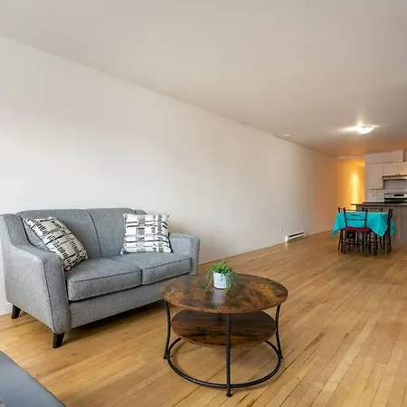 Lovely Rental Unit With Balcony~ Autoroute 40-2