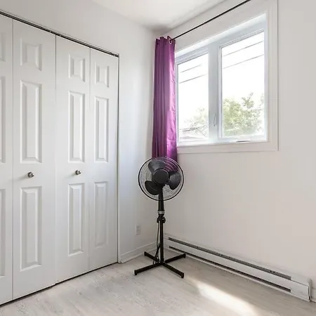Lovely Rental Unit With Balcony~ Autoroute 40-3