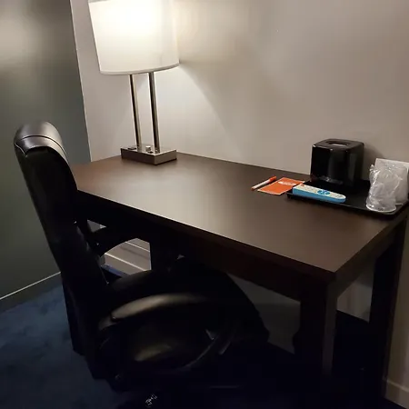 Econo Lodge-3