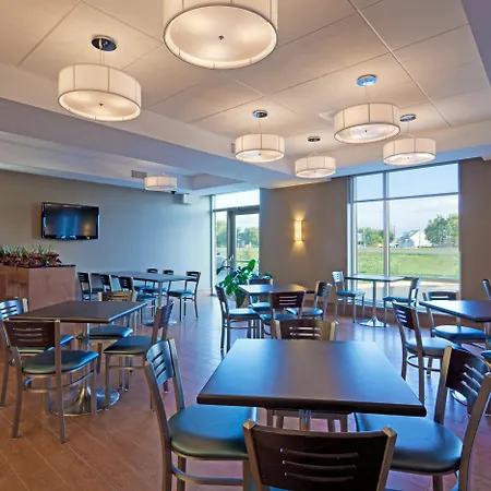 Holiday Inn Express Hotel & Suites Saint - Hyacinthe By Ihg-3