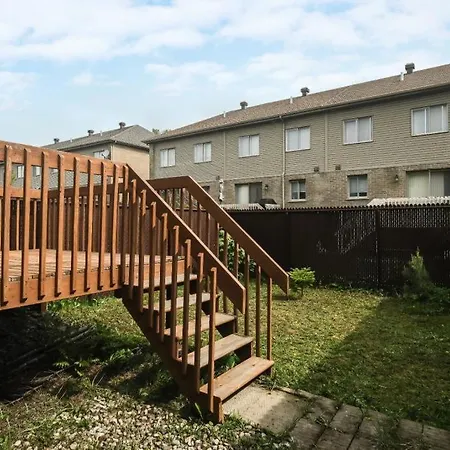 Comfort Townhouse Close To Airport-2