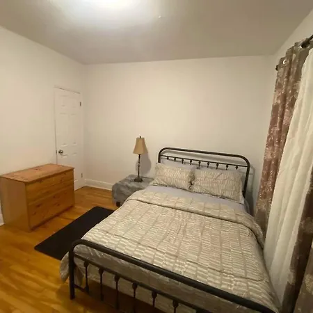 Lovely 3 Bedroom Unit Near Downtown Montreal-2