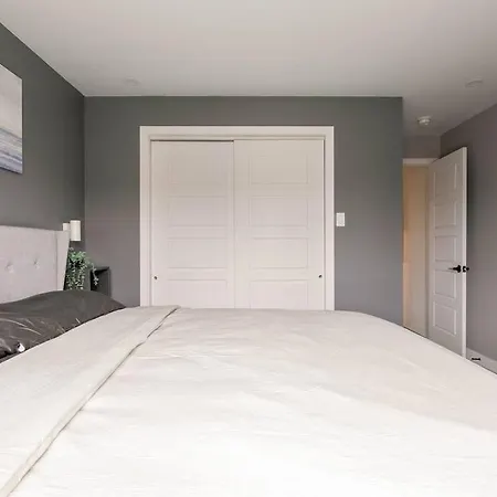 3Br City Escape In Stylish Apartment At Anjou-2