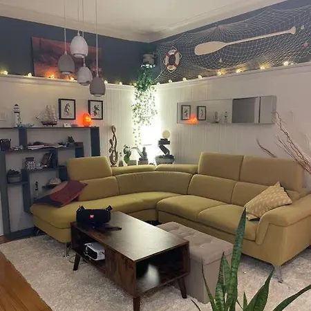 Lush And Artistic Apartment In The Plateau-3