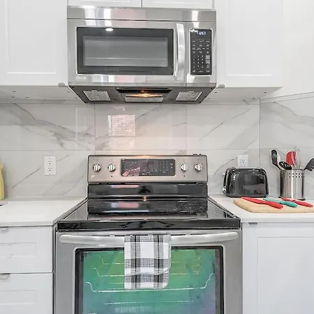 Lovely 4Bedr In The Heart Of Mile-End ~ Free Parking-2