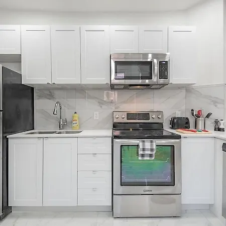 Lovely 4Bedr In The Heart Of Mile-End ~ Free Parking-3