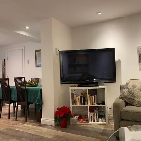 Lovely, Fully Equipped Bachelor, Close To All Needs!-3