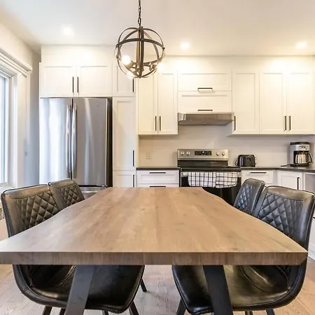 Free Parking, Beautiful 4 1/2- 2 Bedroom Apartment-3