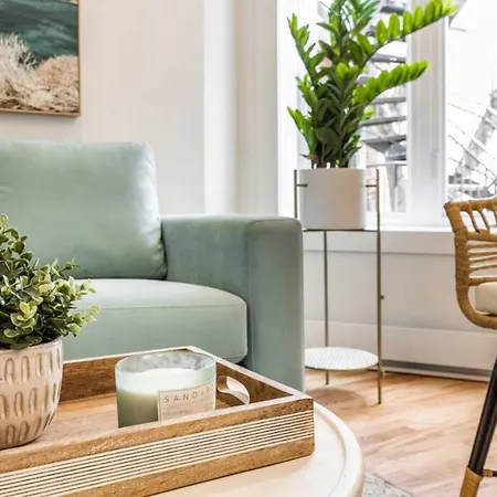 Exotic And Comfy 2 Bedrooms Unit In Le Plateau By Denstays-3