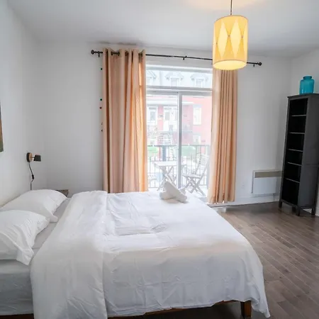 Breathtaking 3 Beds Apt A 2-Mins Walk From Metro!-3