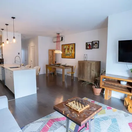 Breathtaking 3 Beds Apt A 2-Mins Walk From Metro!-2